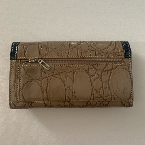 Vintage brown guess large wallet - Picture 4 of 4